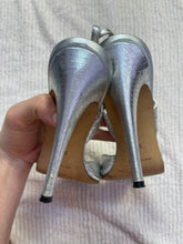 Load image into Gallery viewer, Manolo Blahnik Heels
