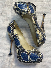 Load image into Gallery viewer, Brian Atwood Heels
