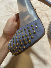Load image into Gallery viewer, Brian Atwood Heels Seen on Carrie Bradshaw
