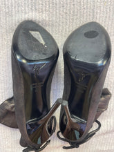 Load image into Gallery viewer, Giuseppe Zanotti Booties
