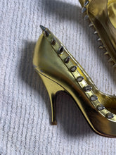 Load image into Gallery viewer, D&amp;G Spring 2007 Heels
