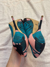Load image into Gallery viewer, Christian Dior Heels
