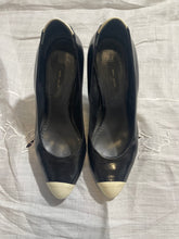 Load image into Gallery viewer, Marc Jacobs Spring 2008 Backwards Heels
