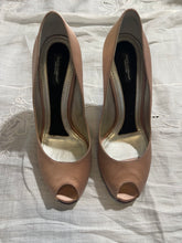 Load image into Gallery viewer, Dolce &amp; Gabbana Heels
