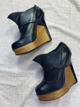 Load image into Gallery viewer, Ana Locking Heels
