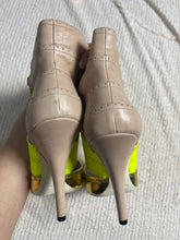 Load image into Gallery viewer, Miu Miu Spring 2011 Heels

