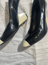 Load image into Gallery viewer, Marc Jacobs Spring 2008 Backwards Heels
