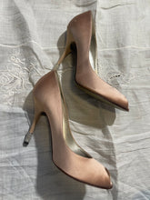 Load image into Gallery viewer, Dolce &amp; Gabbana Heels
