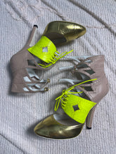 Load image into Gallery viewer, Miu Miu Spring 2011 Heels
