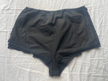 Load image into Gallery viewer, Dsquared2 Shorts
